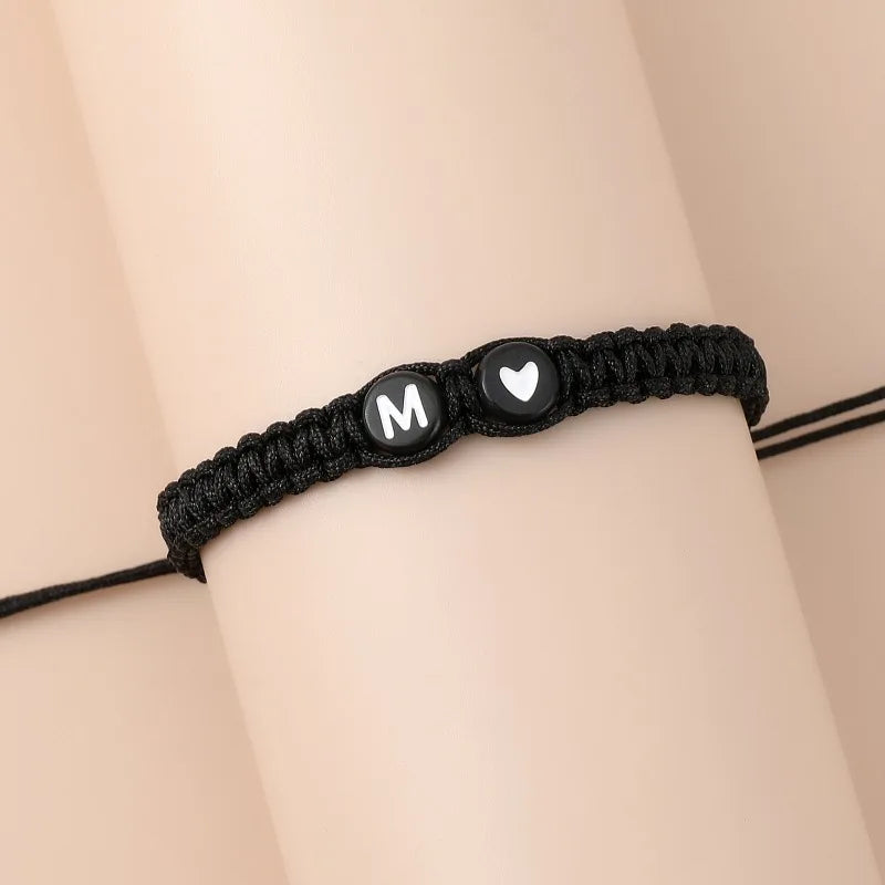 Couple 26 letter initial heart-shaped bracelet, hand adjustable A-Z name woven bracelet suitable for male and female friendship